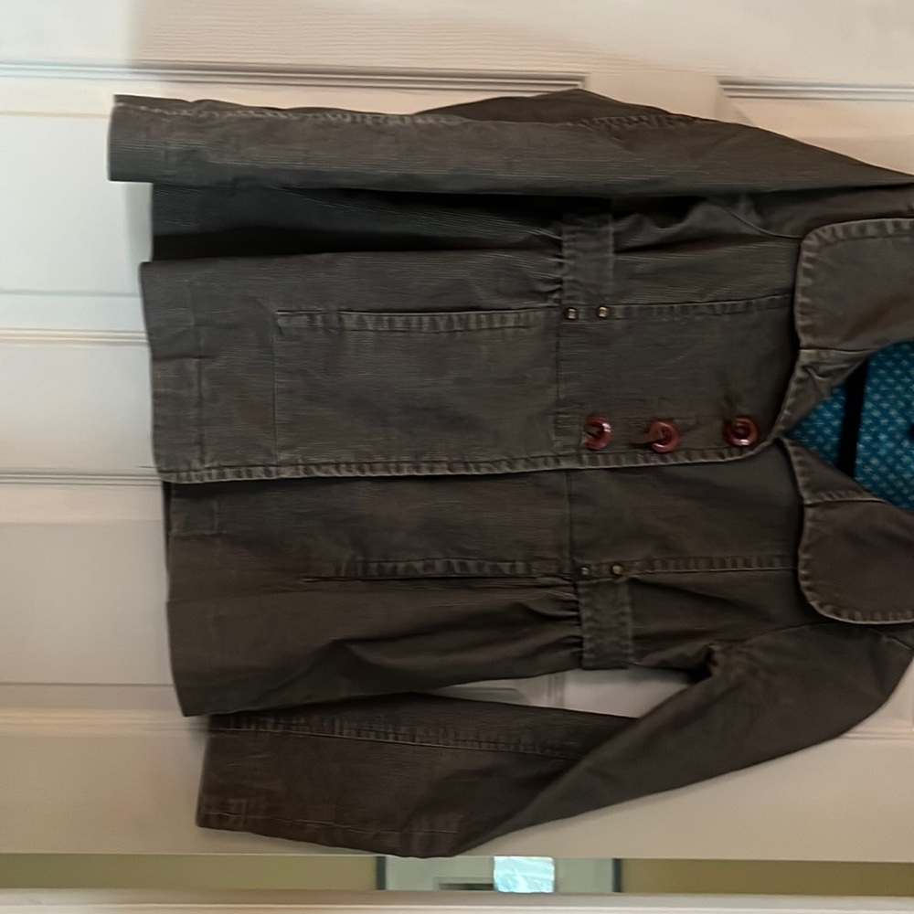 Volcom corduroy jacket size small. Has 1-2 inch tear on interior seam